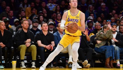 九游官方网站-破咒者！肯纳德来到湖人没被压力压垮 绝不仅是射手理应更多出手