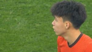 九游APP-跳级完全不怯场18岁王钰栋国足首秀边路1v2+精准传中造杀机